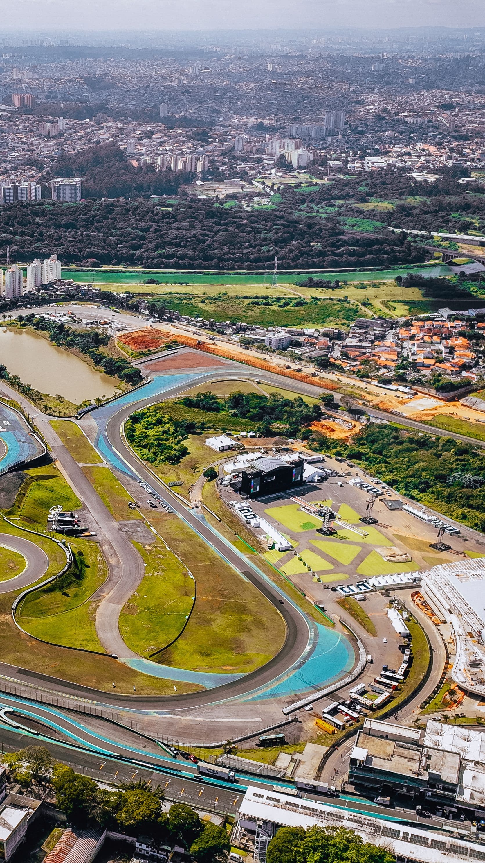 Vista aérea de un circuito de carreras